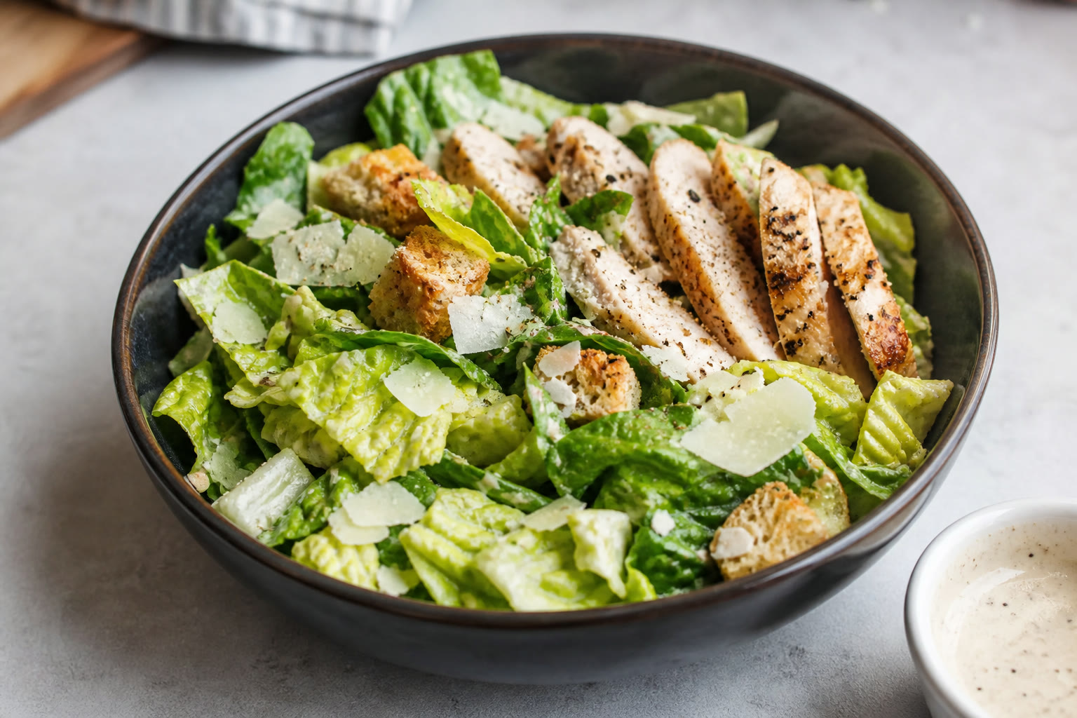 Chicken Caesar Meal Prep Salad That Stays Crisp prepared as a workday lunch salad.